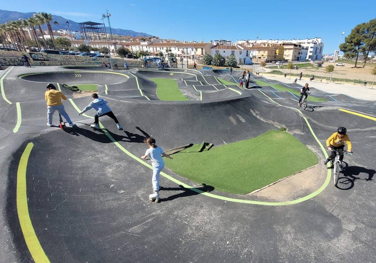 Planes Con Ni Os En M Laga El Circuito De Pump Track De Moda Para